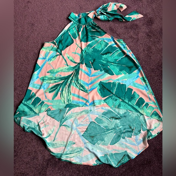 This hi-lo sleeveless blouse from NY&Company is XL in a pink/green color combo - Picture 5 of 7